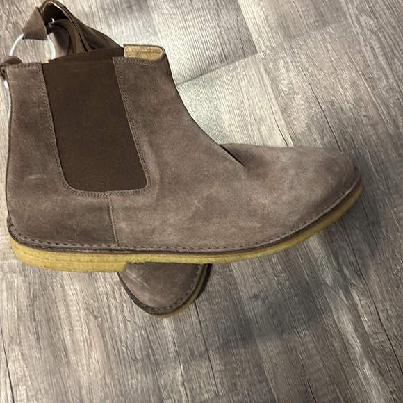 Men’s brown suede booties. - Picture 3 of 6